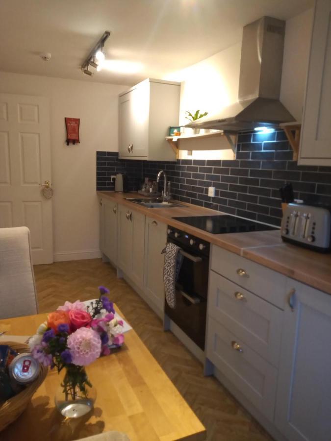 The Eaves, Glastonbury High Street 2 Bed 2 Bathroom Apartment Exterior photo